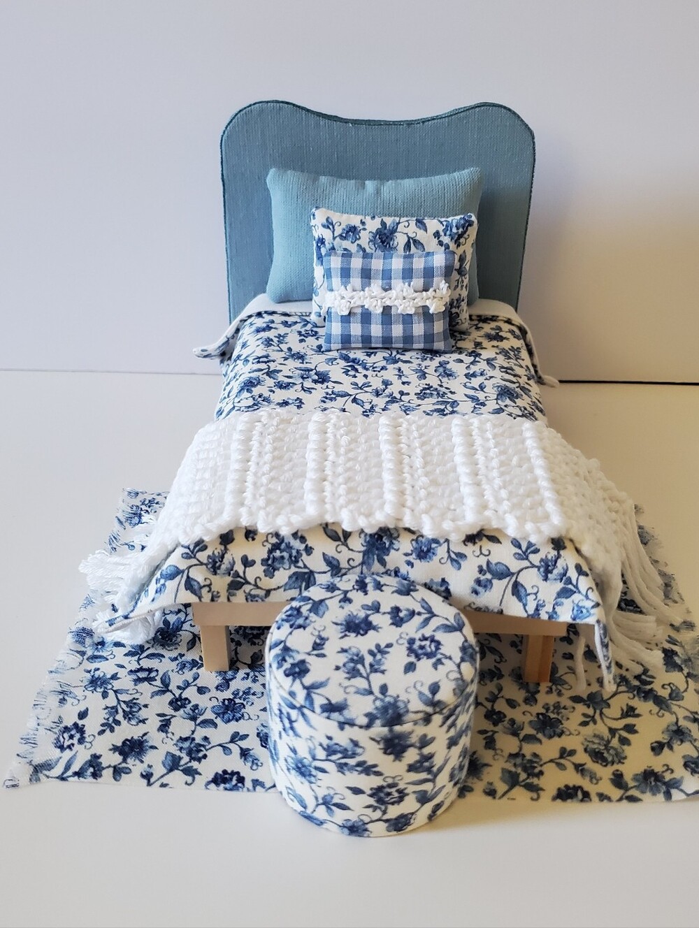 Miniature Dollhouse 1:12 Scale Blue Floral Bed Bedding Set Maileg - Picture 2 of 6